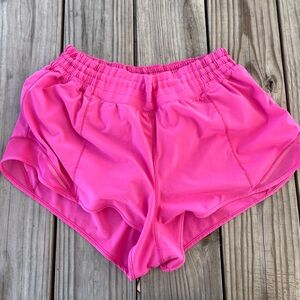 lululemon athletica sonic pink hotty hot high rise 2.5 in inseam shorts